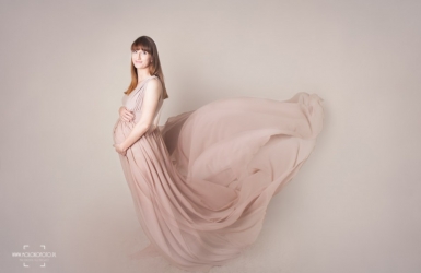 Sukienka beżowa do sesji ciążowych