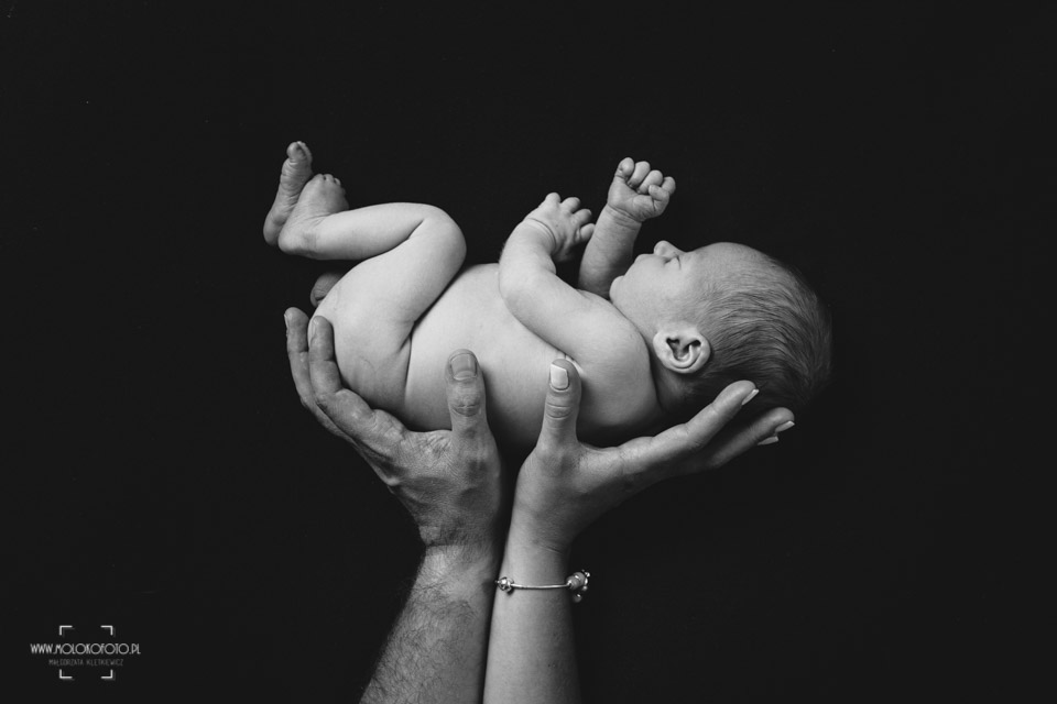 noworodek, dłonie, sesja zdjęciowa